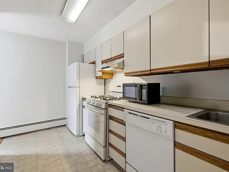 1030 E Lancaster Ave #1001 — Photo 4