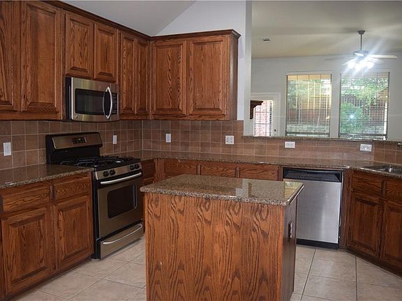 5th image of 2433 Greenbrook Dr