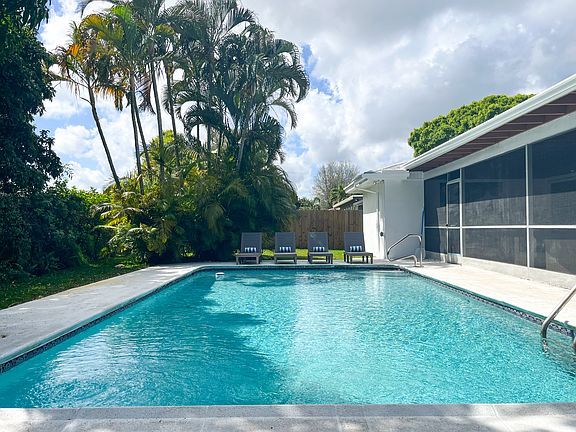 3rd image of 4370 Fuschia Cir S