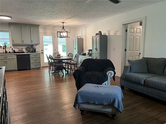 3rd image of 79 Meadow Ln