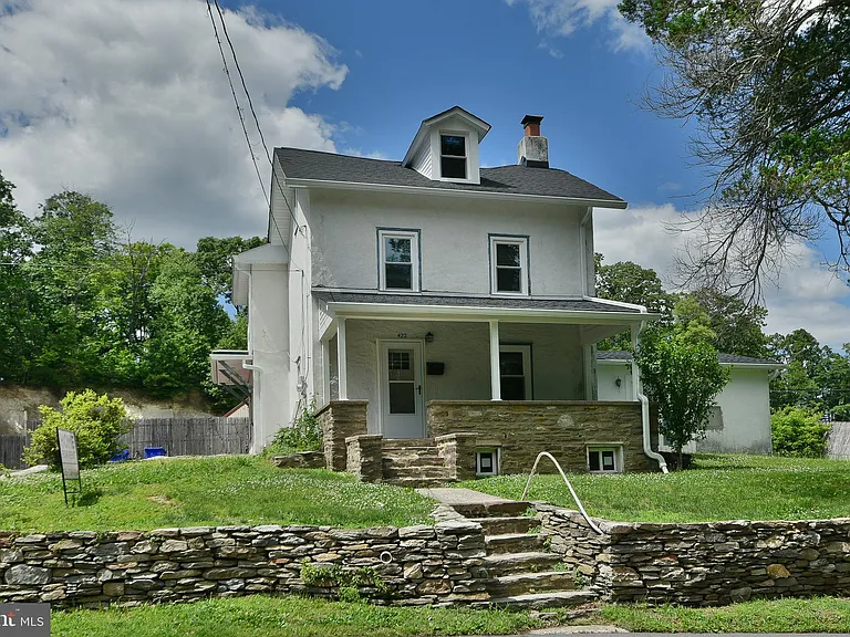 422 Willow Grove Ave — Photo 1