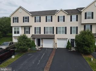 12 Lukens Mill Dr, Coatesville, PA 19320