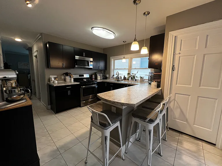 81 Morton Ave — Photo 30