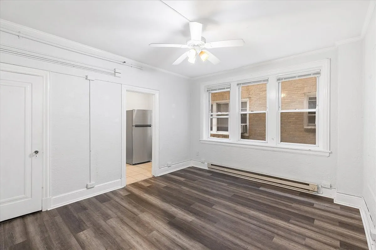37 South Iowa Avenue #5D (EHT) - 5D — Photo 2