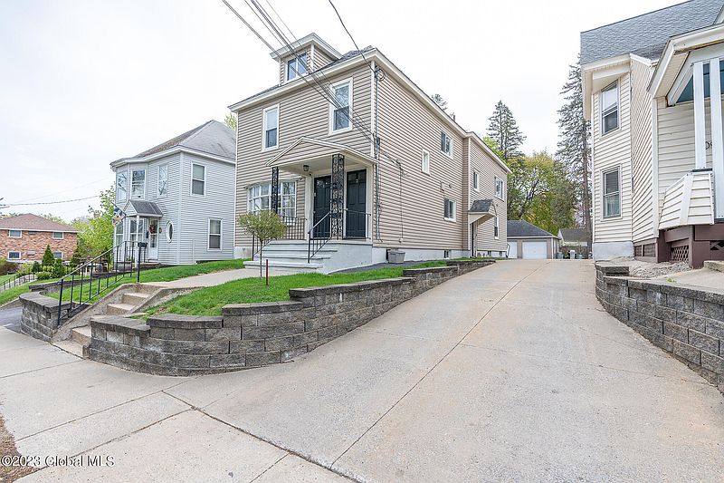 3rd image of 107 1st Street