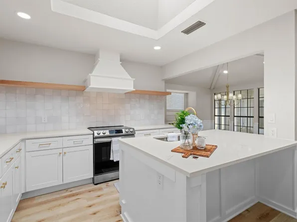 2555 Honeysuckle Dr, Richardson, TX 75082