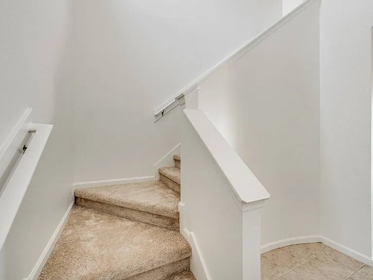 733 Ventura Dr — Photo 5