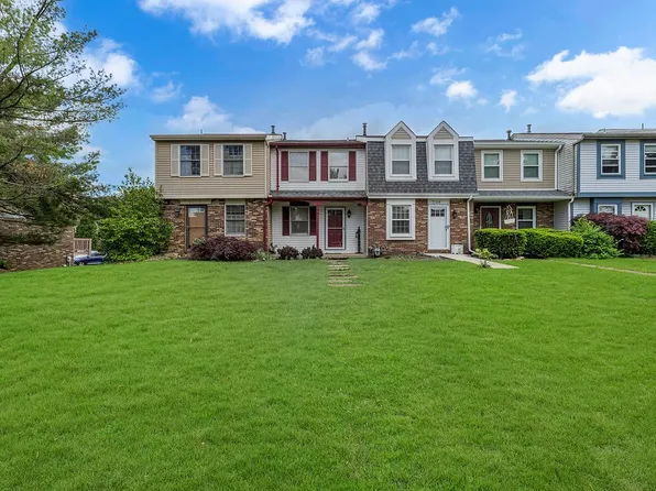 7102 Lafayette Sq, Aliquippa, PA 15001