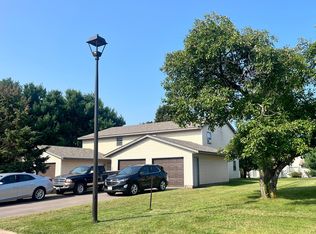1613 Redwood Dr, Hudson, WI 54016