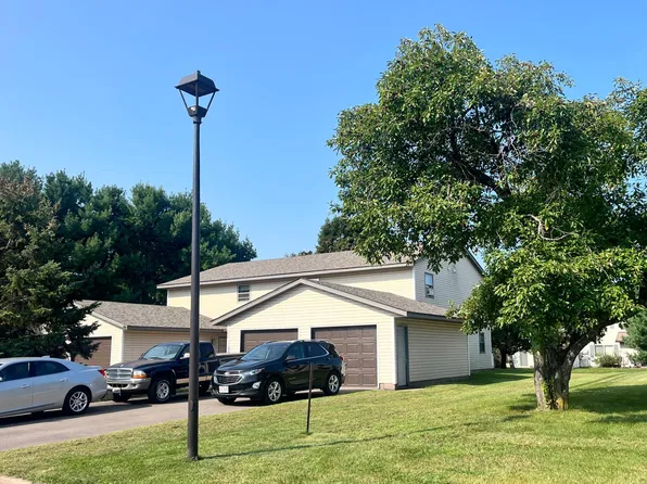 1613 Redwood Dr, Hudson, WI 54016