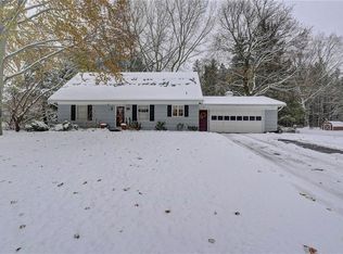 12 Squire Cir, Penfield, NY 14526