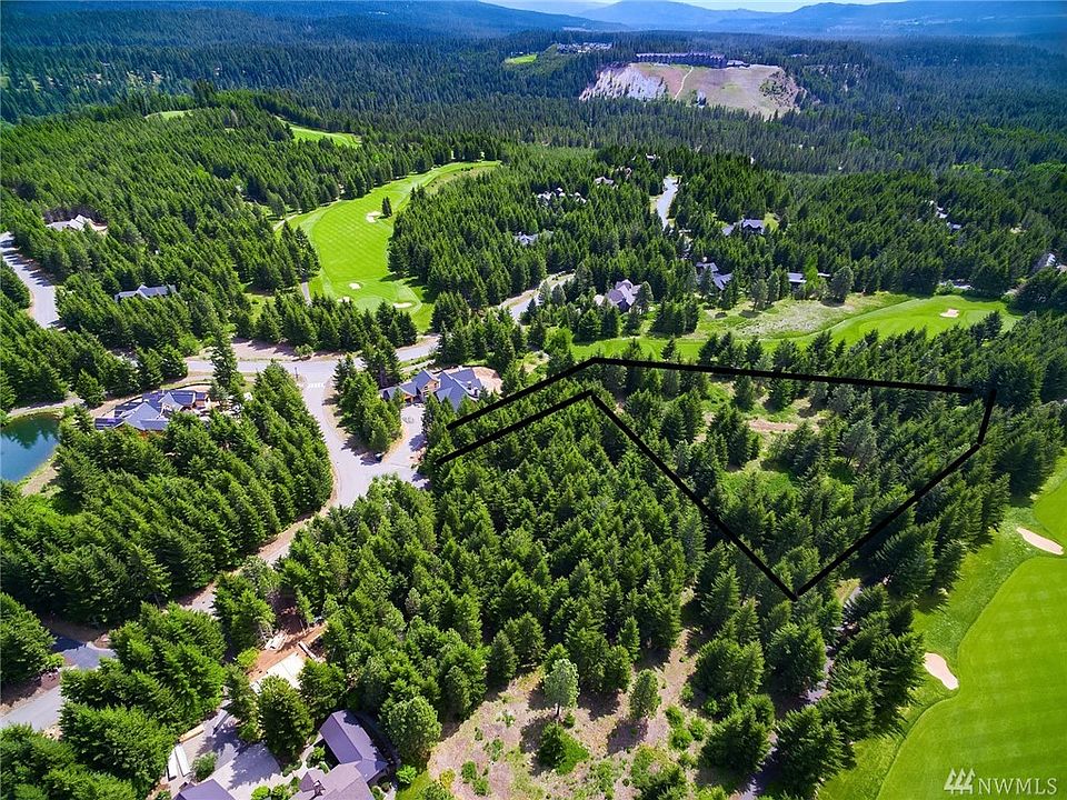 80 Gold Fountain Lane is an estate size lot with frontage on fairways 7 and 8.  Lot lines shown are approximate.
