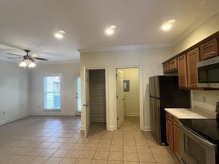 918 Jefferson Dr — Photo 6