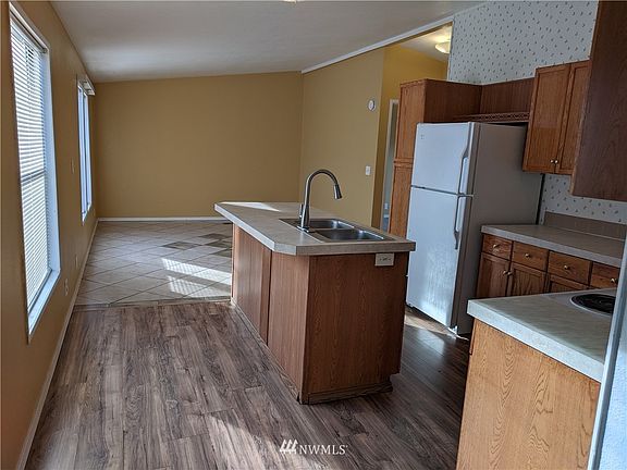 3rd image of 3077 N Sunset Highway