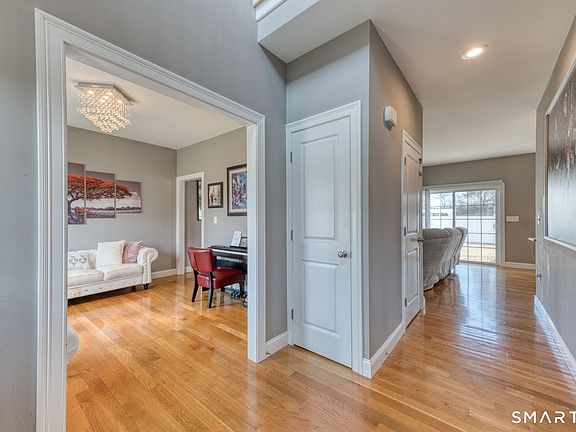 4th image of 10 Talias Trail