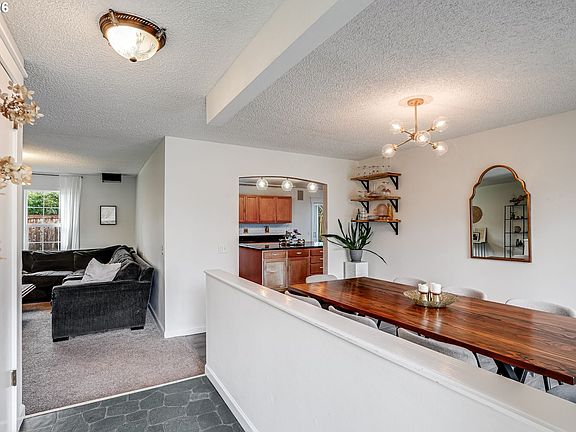 4th image of 20580 SW Cheshire Ct
