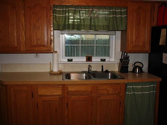 2nd image of 2220 Gladstone Ave