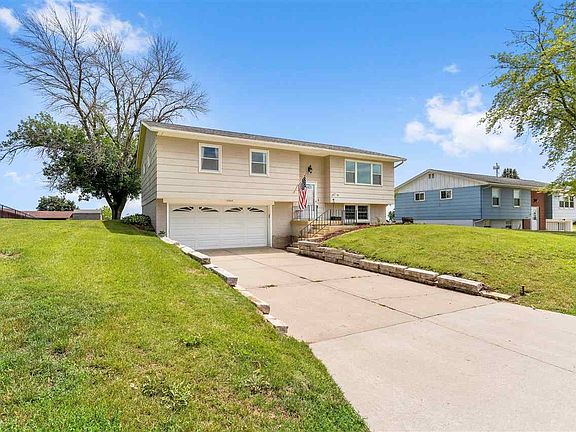 2nd image of 107 Circle Dr