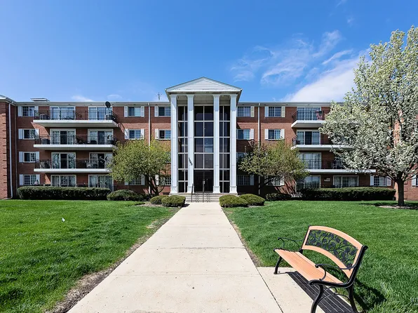 1060 N Farnsworth Ave APT 1313, Aurora, IL 60505