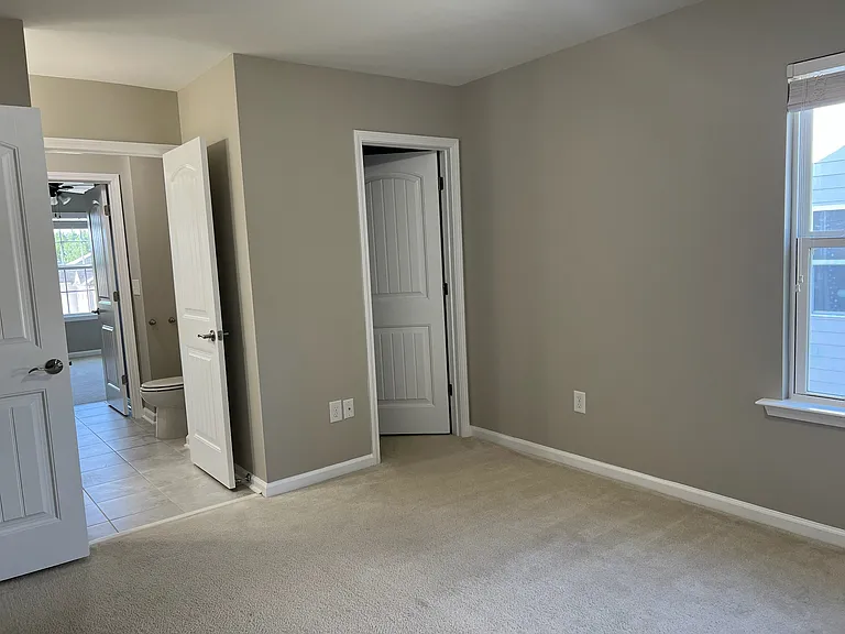 525 Parlier Dr — Photo 16