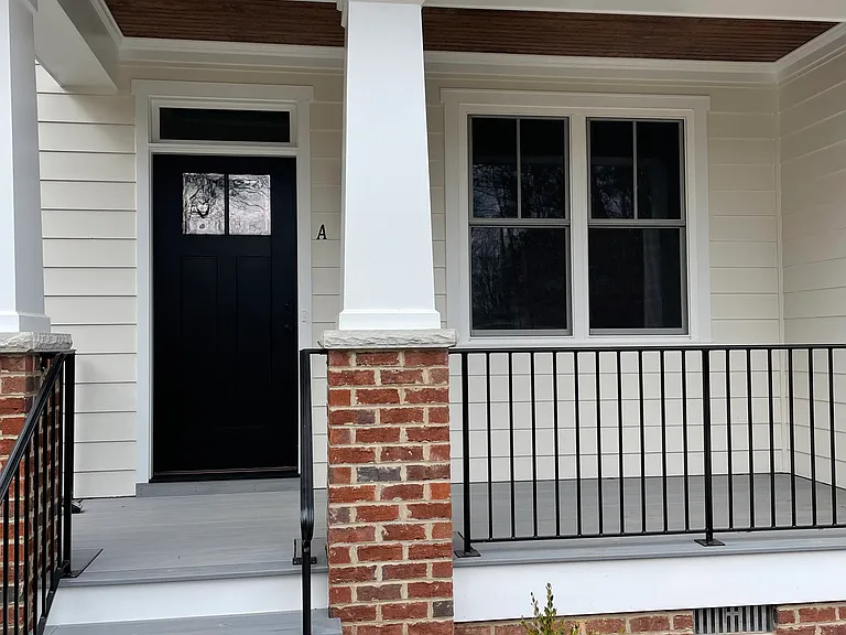 1315 Clarendon St #B — Photo 2