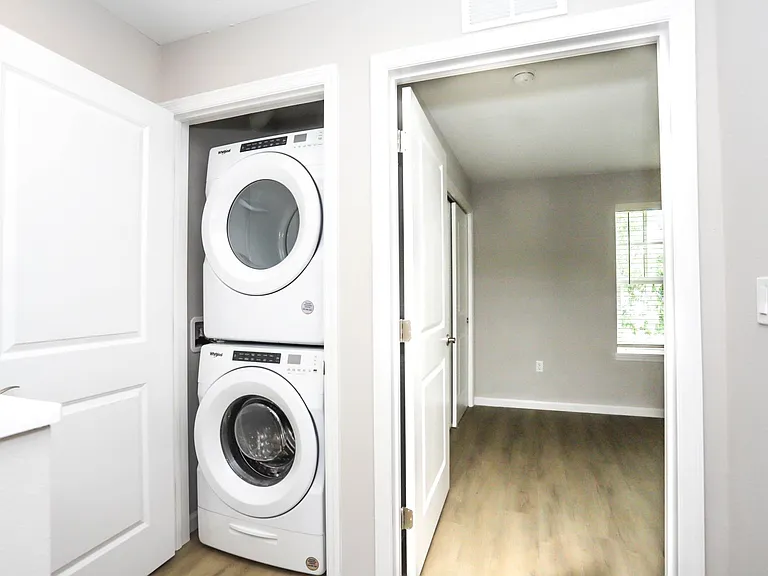 Royal Oak Apartments — Photo 13