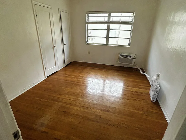 661 SW 11th St #23W — Photo 8
