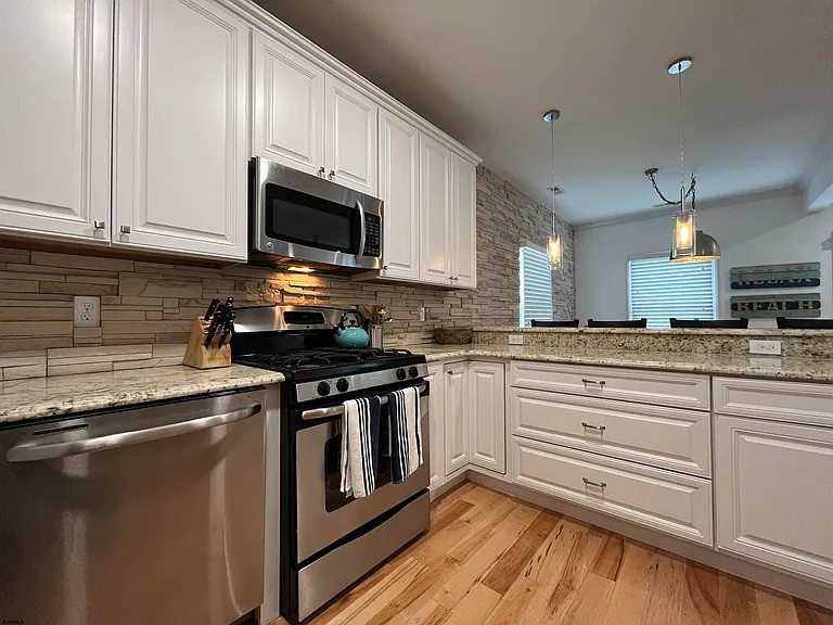 107 N Douglas Ave — Photo 12