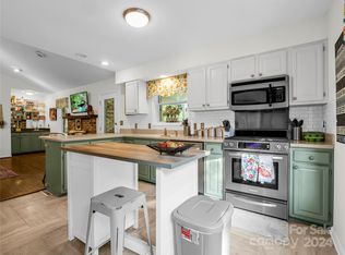 26 Chariot Ct, Hendersonville, NC 28791