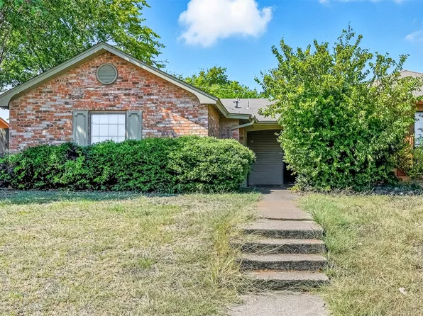 1429 Brook Meadow Cir, Lancaster, TX 75134