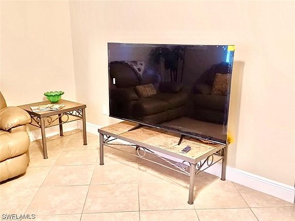 3rd image of 712 SE 47th St #1-2