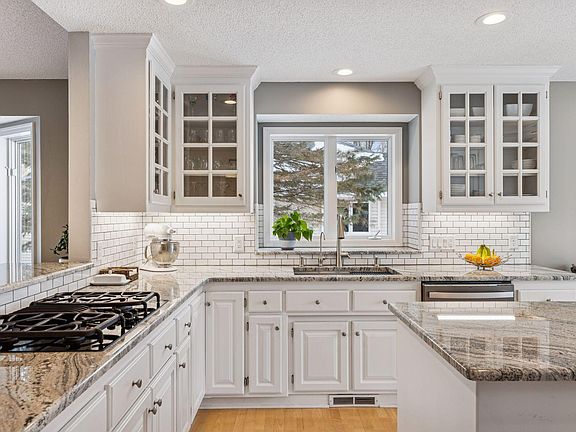 4th image of 2618 Parkview Dr