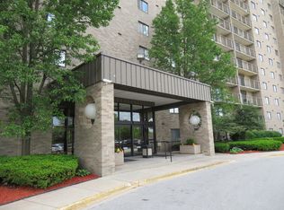 6340 Americana Dr APT 107, Willowbrook, IL 60527