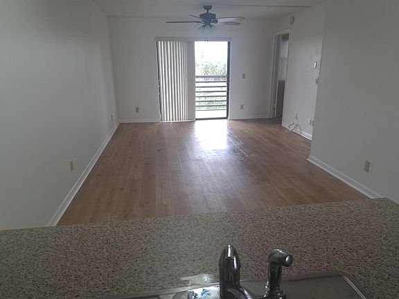 3rd image of 2711 NW 104th Avenue #405