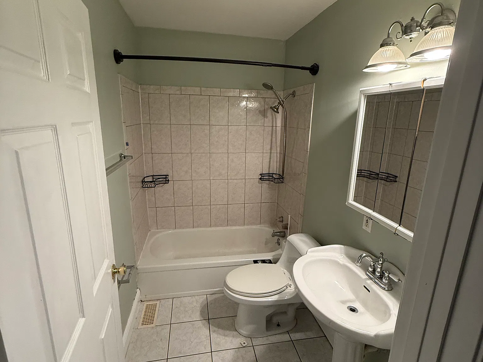 1 bed, 650 sqft, $850 — Photo 2