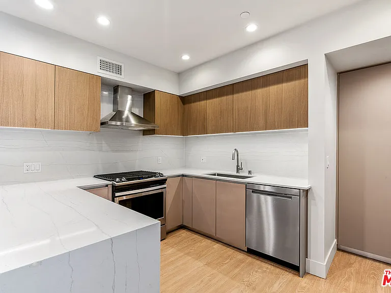 11837 Mayfield Ave #302 — Photo 5