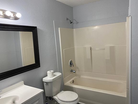 5th image of 23 N Park Ln
