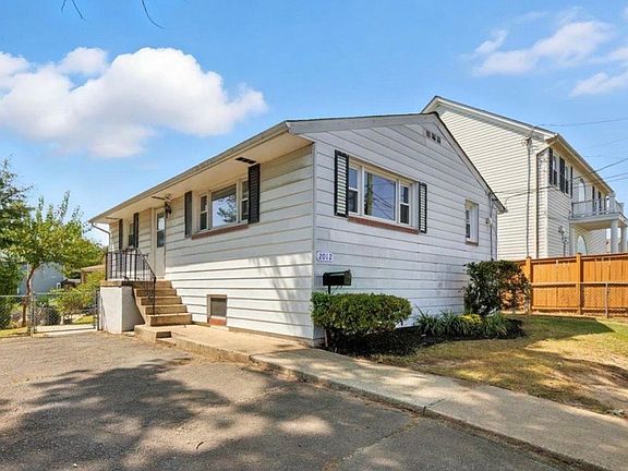 3rd image of 2012 S Lincoln St #1
