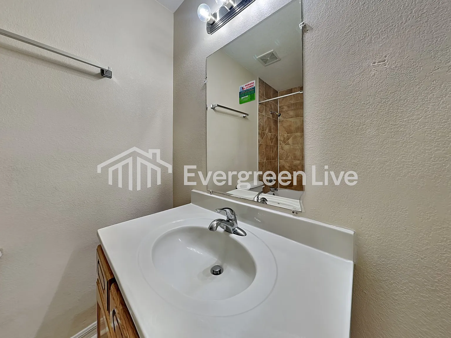 3 bed, 2.0 bath, 1333 sqft, $1,595 — Photo 4
