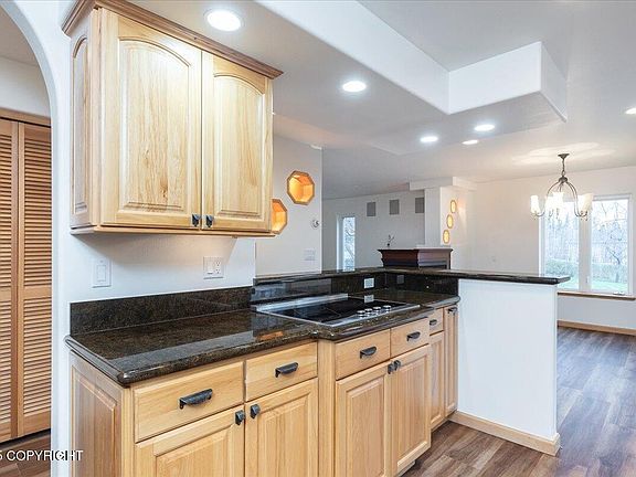 5th image of 1271 Kuykendall St