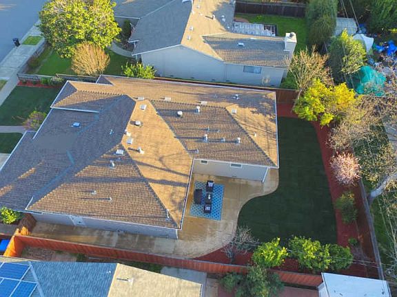 2nd image of 2471 Camrose Ave