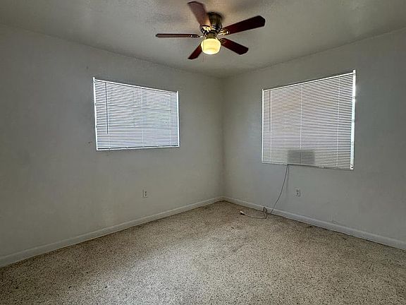 4th image of 15940 NE 19th Pl APT 1