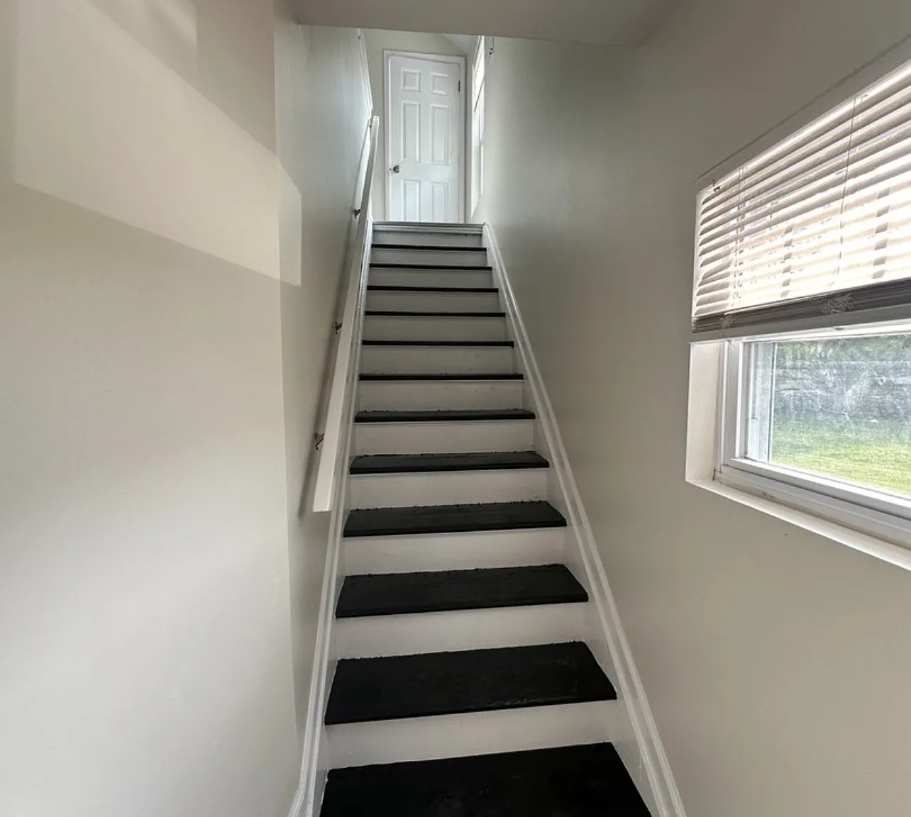 134 E Howard St — Photo 3