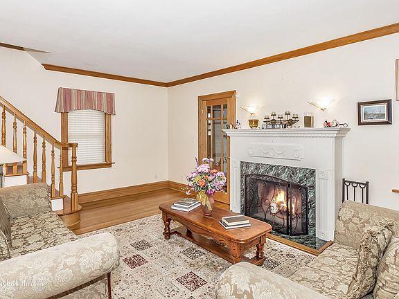 4th image of 615 Emerson Ave