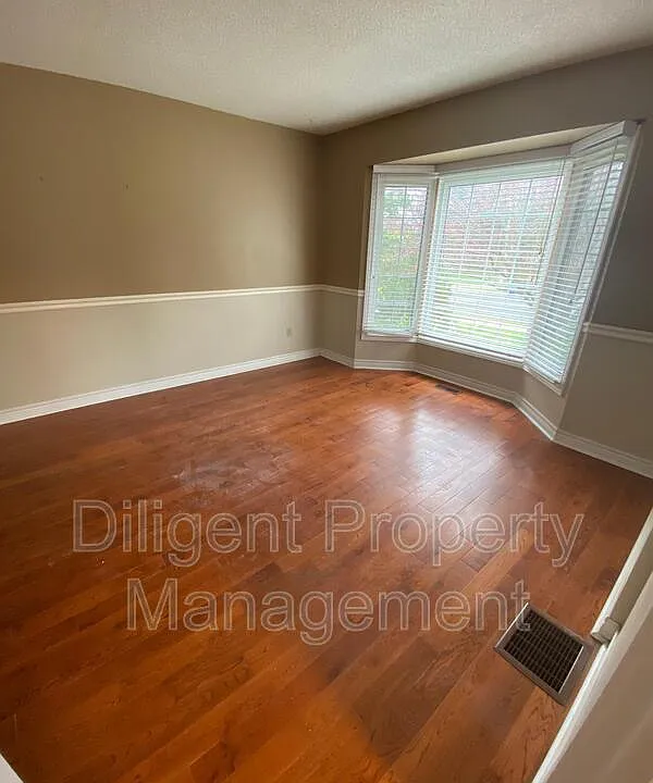1103 Huntington Cir #5
