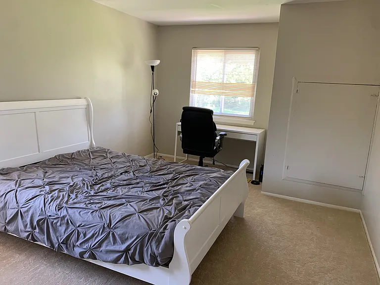 15786 Dupage Blvd — Photo 11