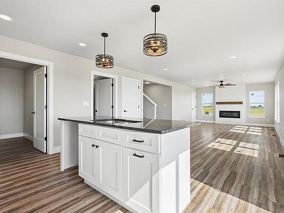 4th image of 5761 Wall St