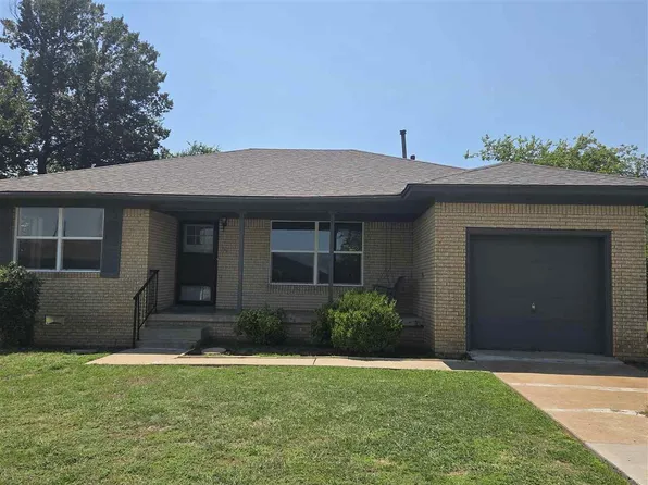 2704 NW Arlington Ave, Lawton, OK 73505