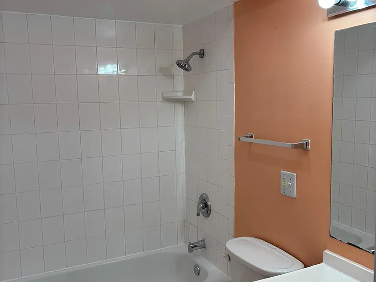 1900 W Knightsbridge Dr #2A — Photo 6