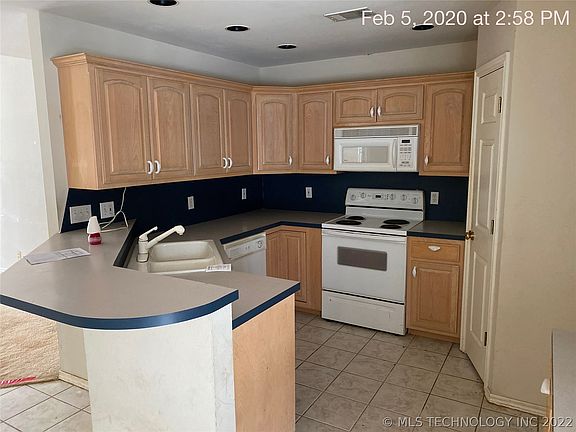 3rd image of 5830 S 32nd West Ave